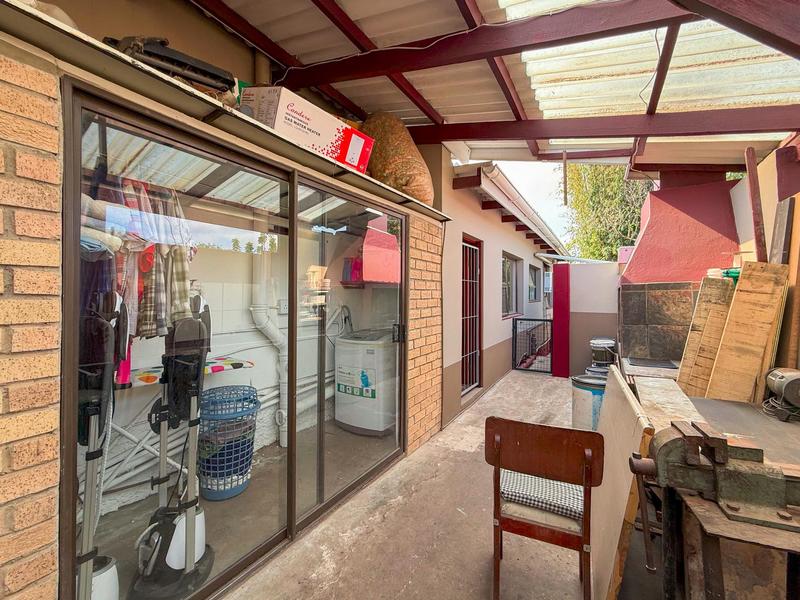 6 Bedroom Property for Sale in Denneoord Western Cape